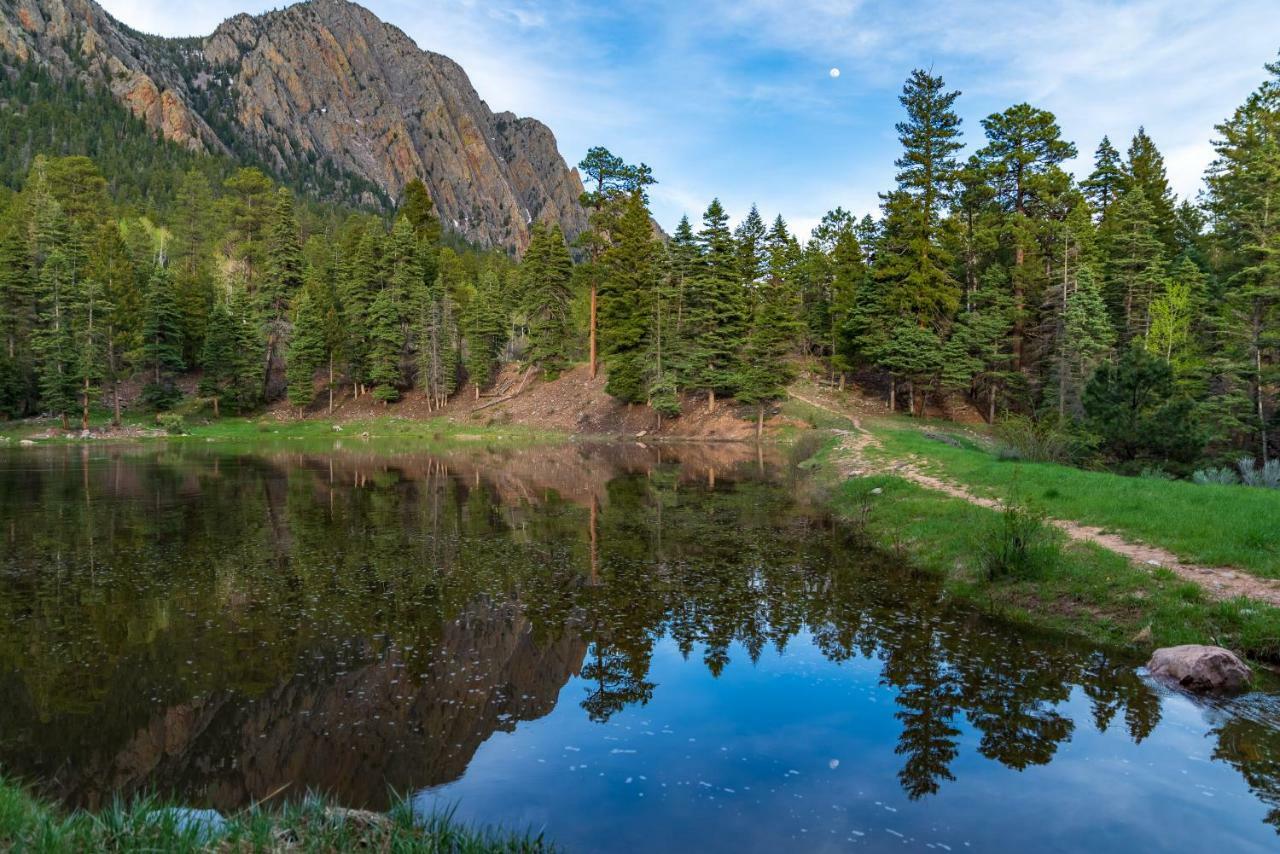 Corkins Lodge Chama Экстерьер фото